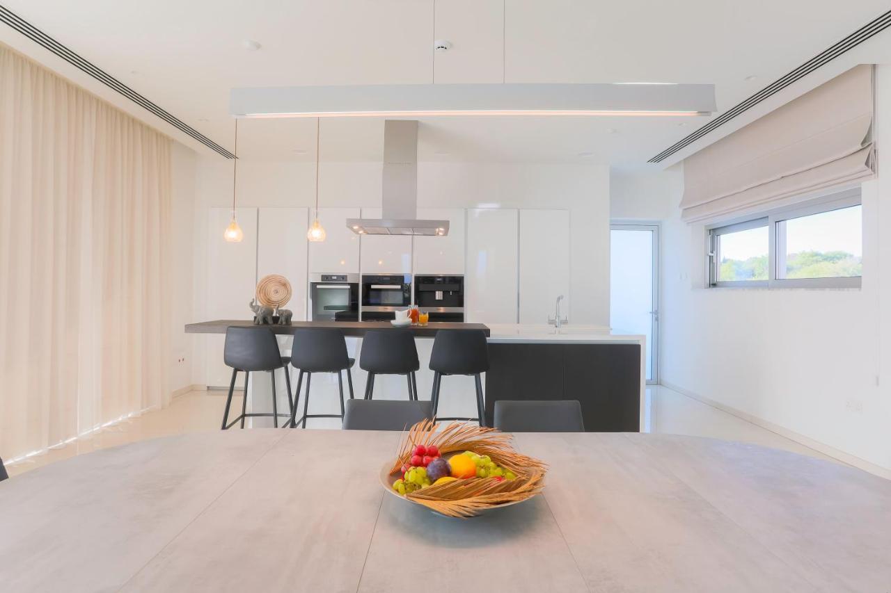Sea Pearl Beachfront Villas - Breeze أيا نابا المظهر الخارجي الصورة