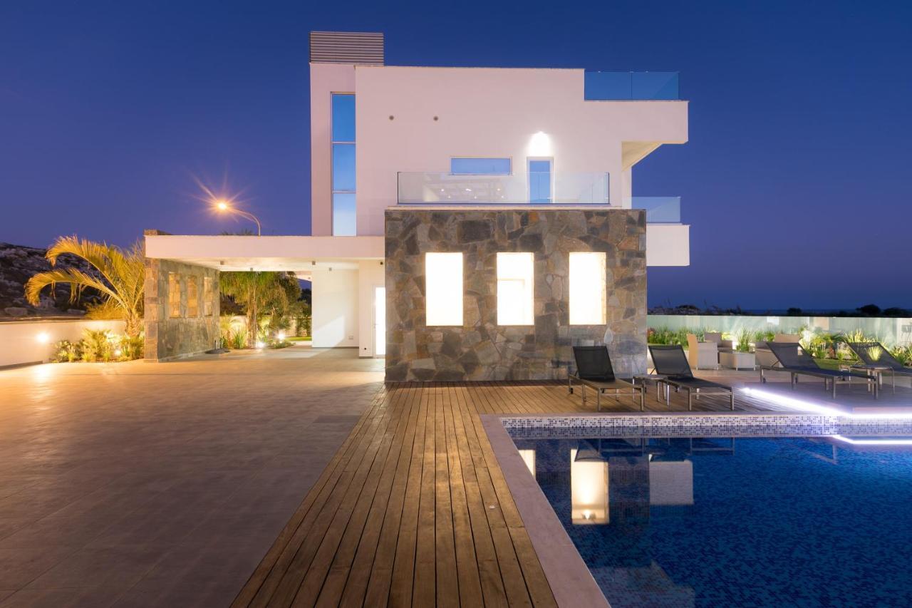 Sea Pearl Beachfront Villas - Breeze أيا نابا المظهر الخارجي الصورة