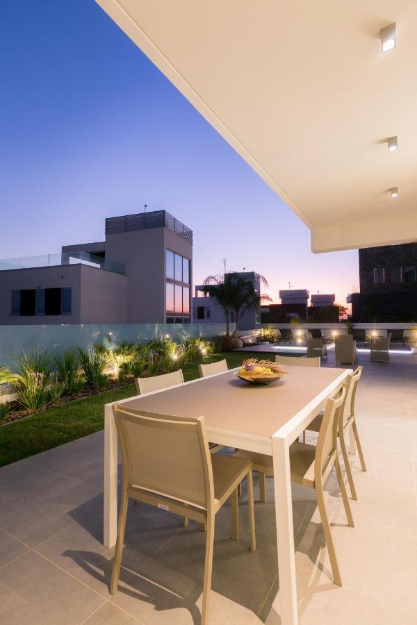 Sea Pearl Beachfront Villas - Breeze أيا نابا المظهر الخارجي الصورة
