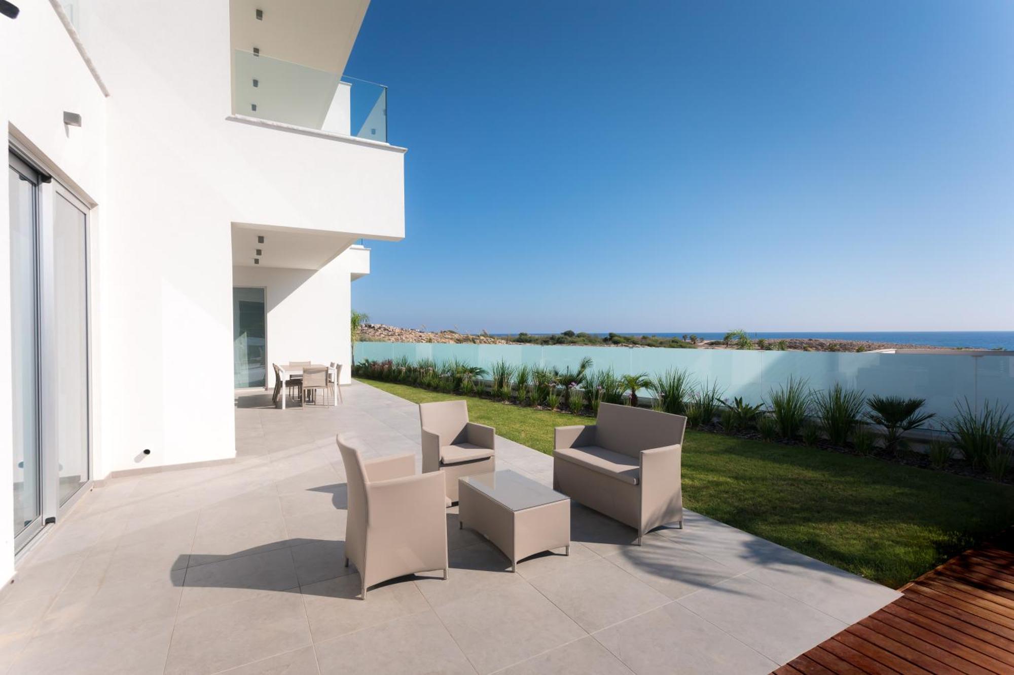 Sea Pearl Beachfront Villas - Breeze أيا نابا المظهر الخارجي الصورة