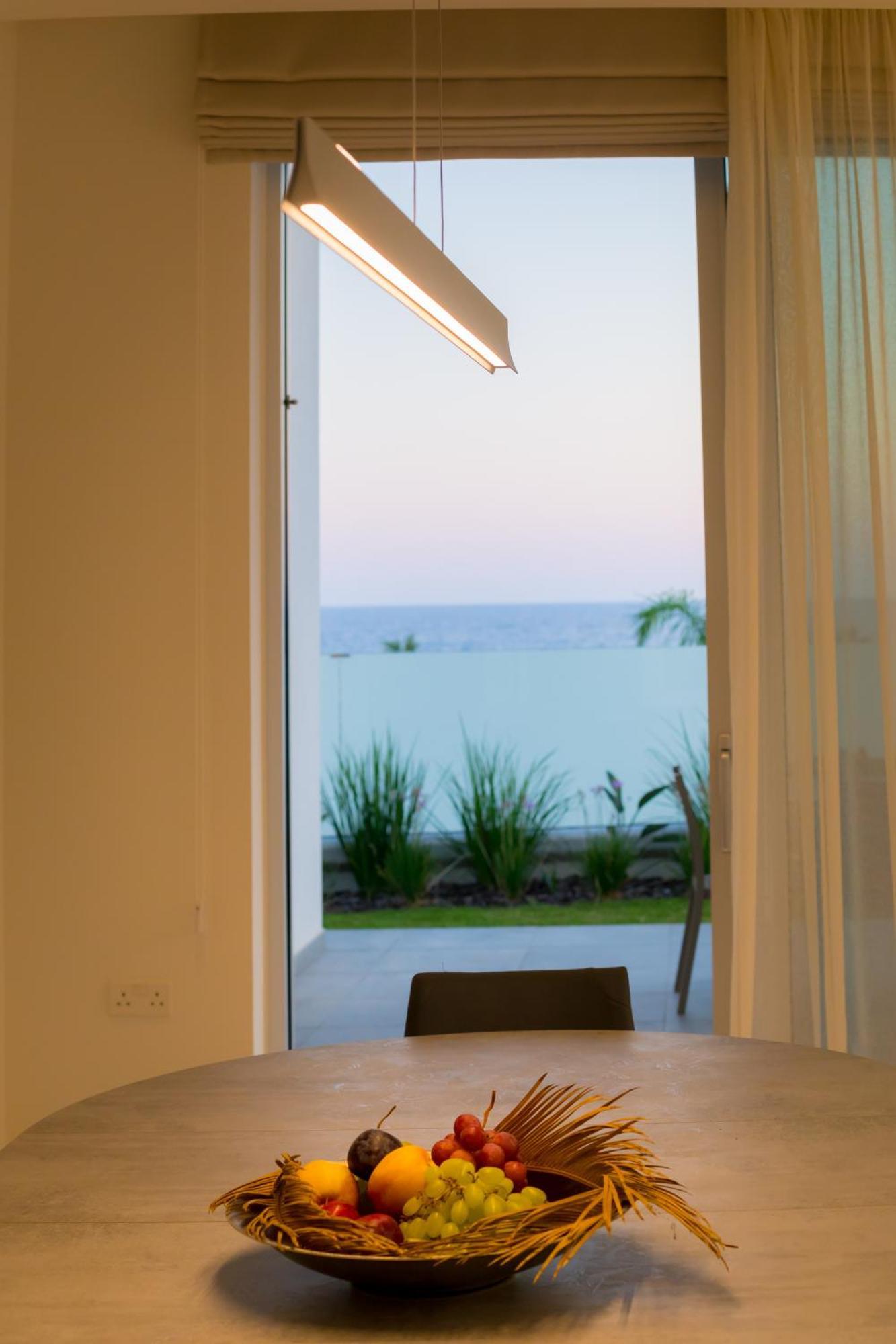 Sea Pearl Beachfront Villas - Breeze أيا نابا المظهر الخارجي الصورة